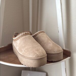 Mudd Women's Beige Slip-On Mules